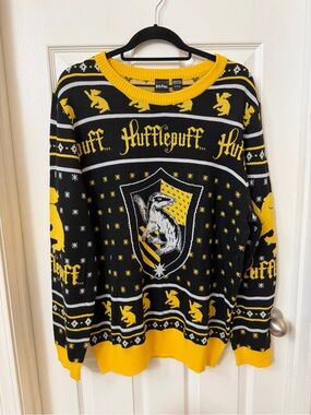 ✨Harry Potter Sweater Hufflepuff Black and Yellow Crewneck Sweater
